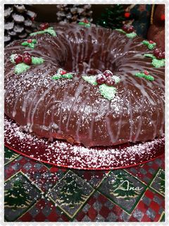 Una foto de Roscón de Reyes con cobertura de dos chocolates