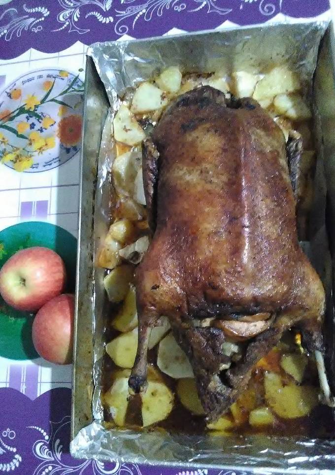 Гусь с яблоками