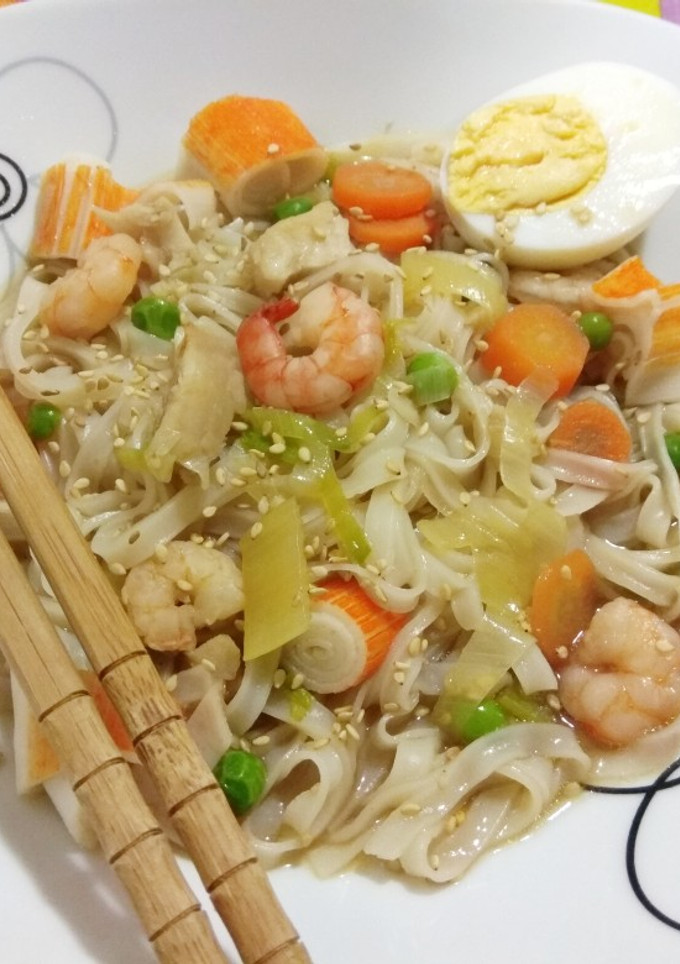 Una foto de Sopa de pescado con Tallarines de arroz