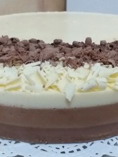 Una foto de Tarta de tres chocolates