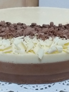 Una foto de Tarta de tres chocolates