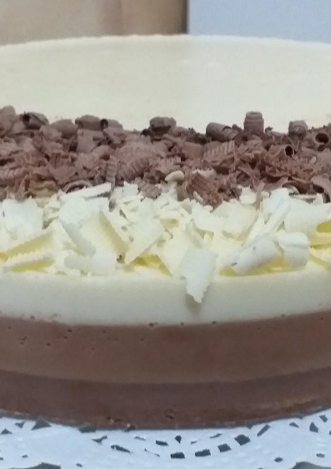 Una foto de Tarta de tres chocolates