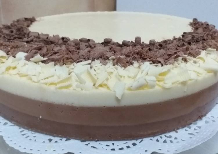Tarta de tres chocolates
