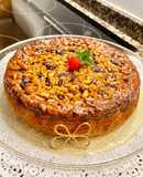 “Pastel con frutos secos caramelizados” (“Cake with caramelized nuts”)