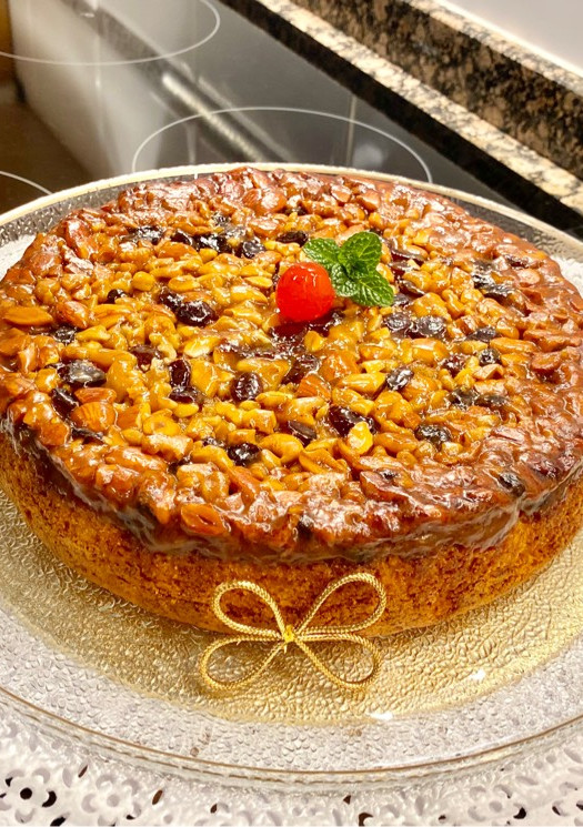 Una foto de “Pastel con frutos secos caramelizados” (“Cake with caramelized nuts”)
