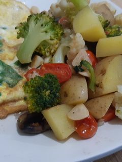 Foto resep Sauteed vegetables and spinach omelette (dadar bayam)