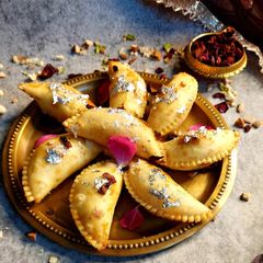 A picture of Mawa Gujiya.