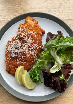 A picture of Chicken Milanese.