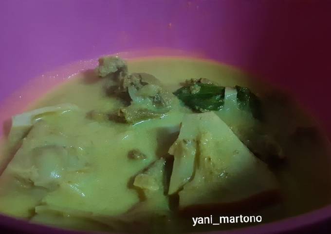 Gulai nangka campur daging sapi