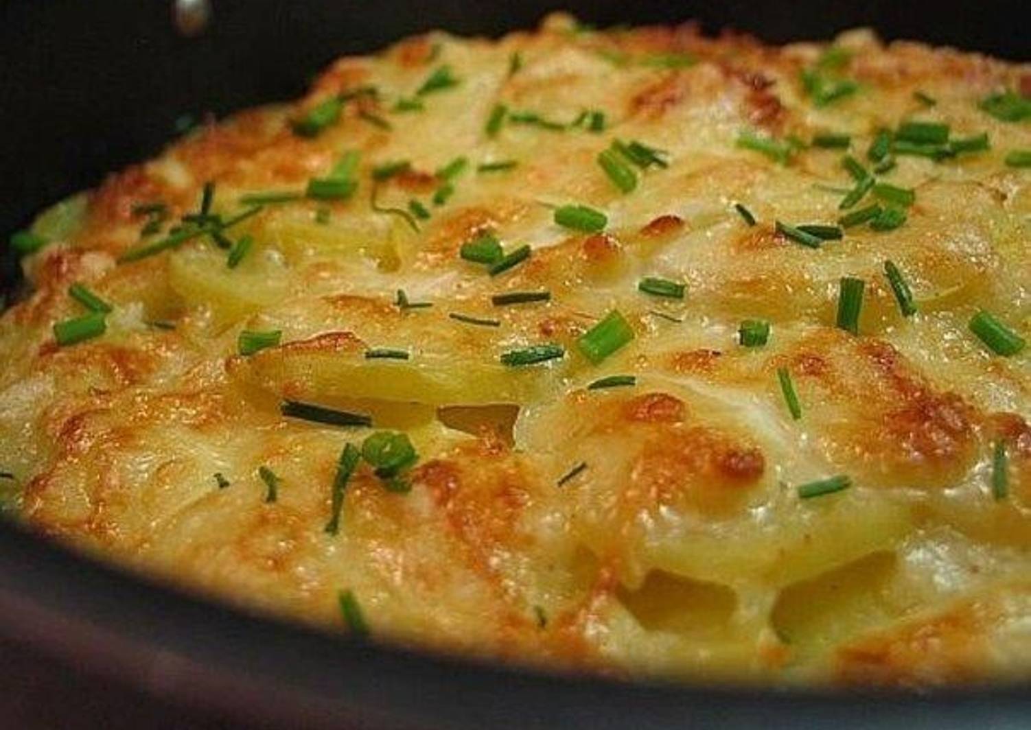 Рецепты со свежей картошкой. Картофель Дофин. Запеченный картофель. Блюда из картофеля с сыром. Картошка в духовке.