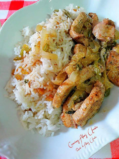 Una foto de Tiras de pechuga de pollo en salsa tandoori y bryani