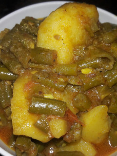 Beans aloo bhaji रेसिपी मुख्य फोटो