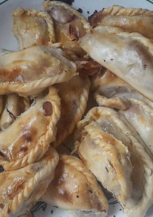 Una foto de Empanadas de salchichas y queso