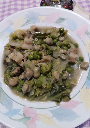 Foto di Cappuccia fave e piselli con pancetta