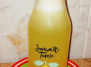 O poză a rețetei Limonada cu pulpă de lămâie și miere.