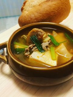 Hình của món Canh kim chi nấm thịt bò.