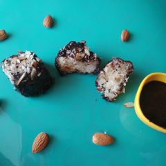 A picture of Lamington Cake (In Australian Delicacy).