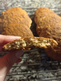 Una foto de Galletitas de banana canela y coco sin gluten