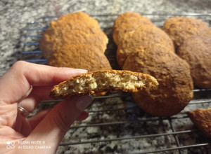 Una foto de Galletitas de banana canela y coco sin gluten