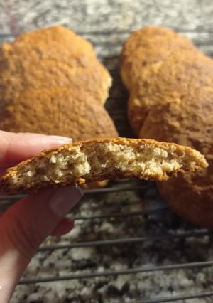 Una foto de Galletitas de banana canela y coco sin gluten