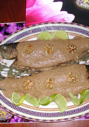 Una foto de Truchas rellenas en salsa de frutos secos