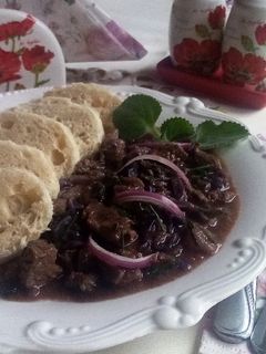 Marhahús kocka lila káposztában recept fotója