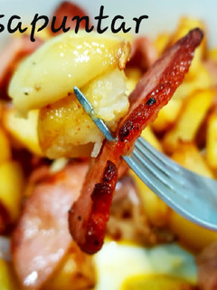 Una foto de Patatas fritas al ajo con filete adobado en cecofry 🥔🥩