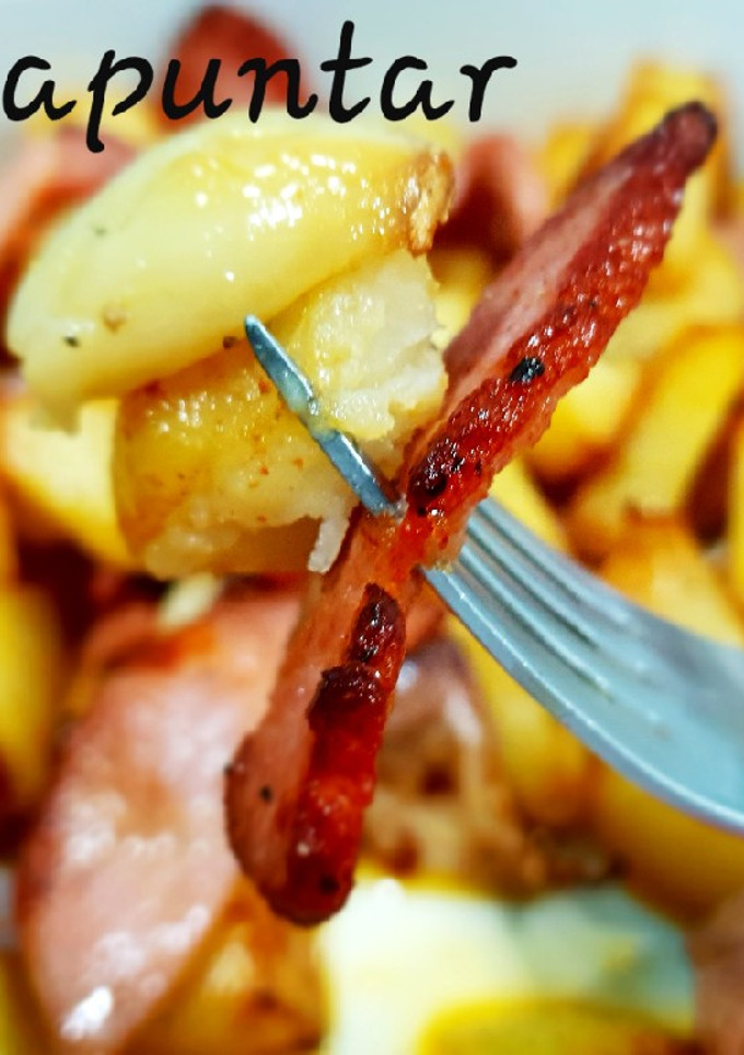 Una foto de Patatas fritas al ajo con filete adobado en cecofry 🥔🥩