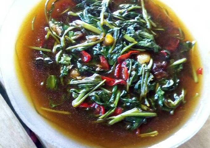 Bagaimana Membuat Oseng-oseng kangkung kuah sedap, Enak