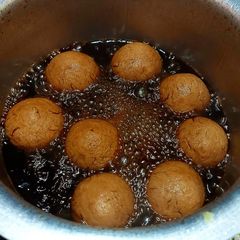 A picture of Chocolate Roshogolla.