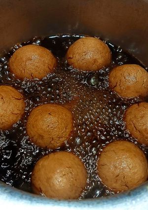 A picture of Chocolate Roshogolla.
