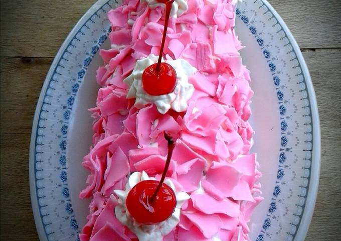 Bagaimana Membuat Pinky blackforest roll perdana yang Bisa Manjain Lidah