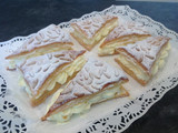 Triangulos de hojaldre rellenos de nata