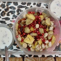 A picture of Sabudana kheer and mix fruit chaat.