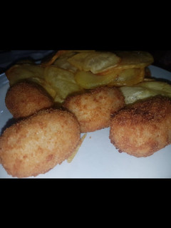 Una foto de Croquetas de pollo y huevo duro