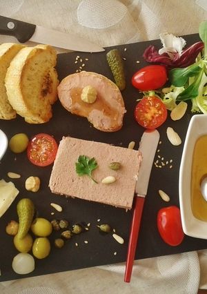 Foto principal de Tostadas con paté y con queso brie