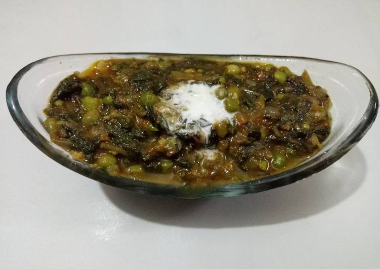 Steps to Prepare Mutter palak ki sabji in 11 Minutes at Home