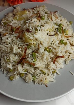 A picture of Aloo Matar Pulao.