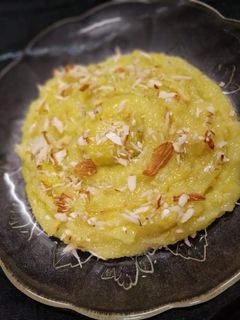A picture of Kesari halwa.