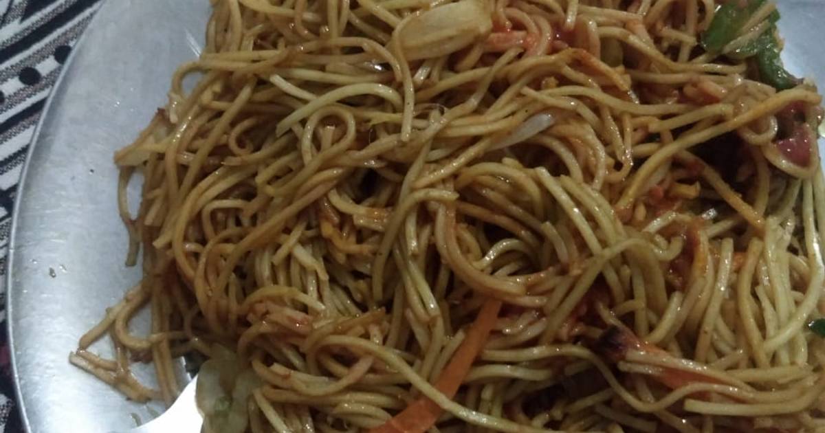 Veg Spicy chowmein Recipe by Ashika Arora - Cookpad