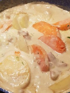 Una foto de Pollo a la crema con boniato y patatas