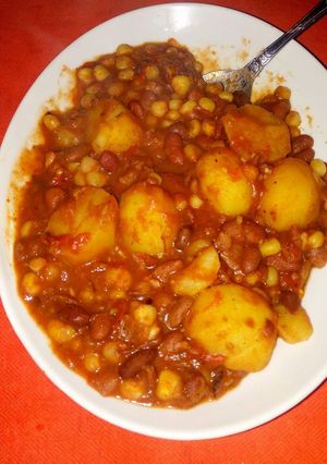 A picture of Kenyan Githeri mixed with Irish potatoes.