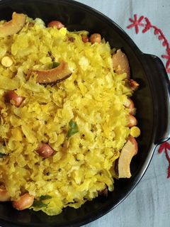 पातळ पोह्यांचा चिवडा (patal pohyancha chiwda recipe in marathi) रेसिपी चे मुख्य फोटो