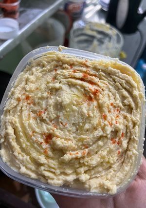 Una foto de Hummus de garbanzo sin ajo