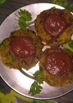 A picture of Leftover whole moong tardka tikki.