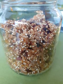 Una foto de Granola con quinoa a la naranja