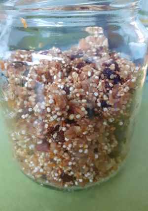 Una foto de Granola con quinoa a la naranja
