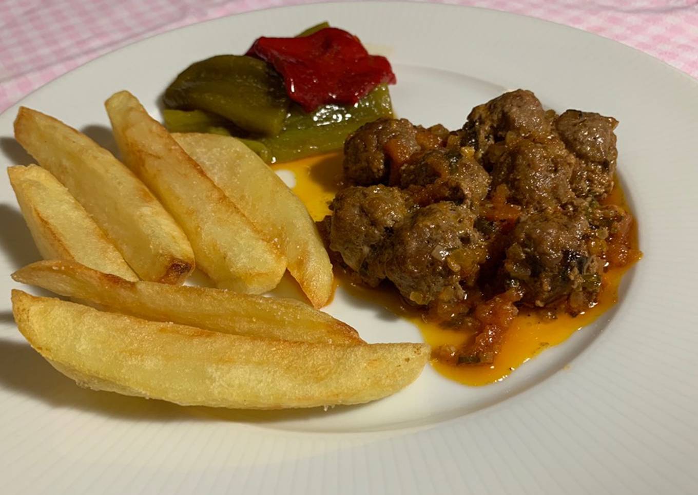 Albóndigas con tomate asado