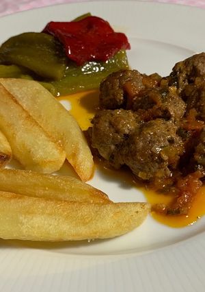 Una foto de Albóndigas con tomate asado