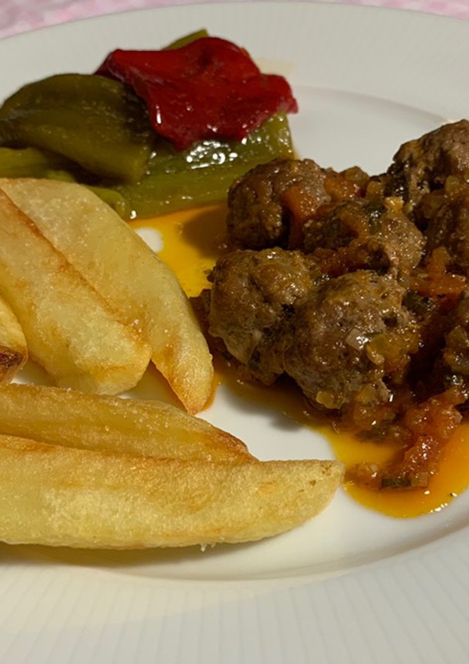 Una foto de Albóndigas con tomate asado